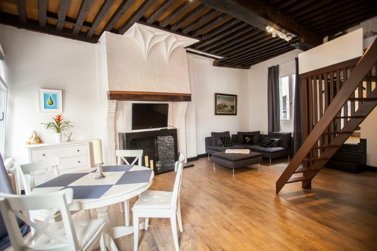 Luxury Cathedral By Rikas Apartment